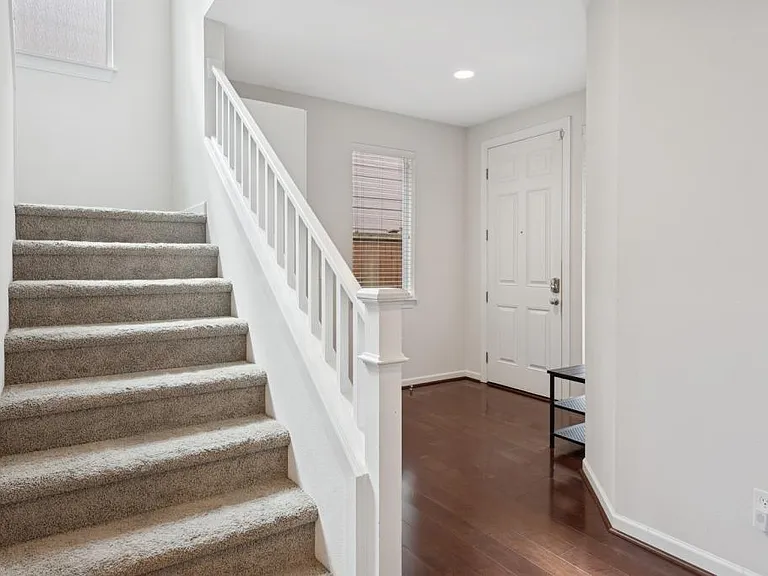 Entry to 2nd floor