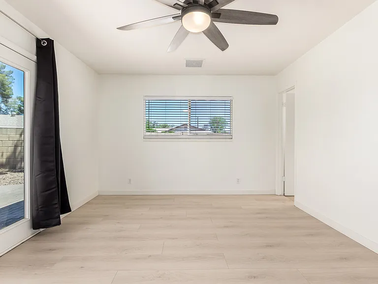 2324 E Palmcroft Dr — Photo 12