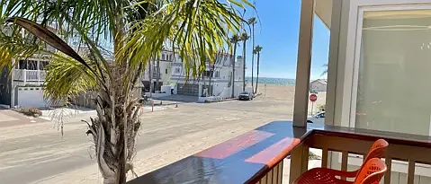 117 La Brea St — Photo 2