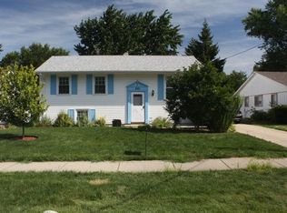 891 Old Indian Trl, Aurora, IL 60506