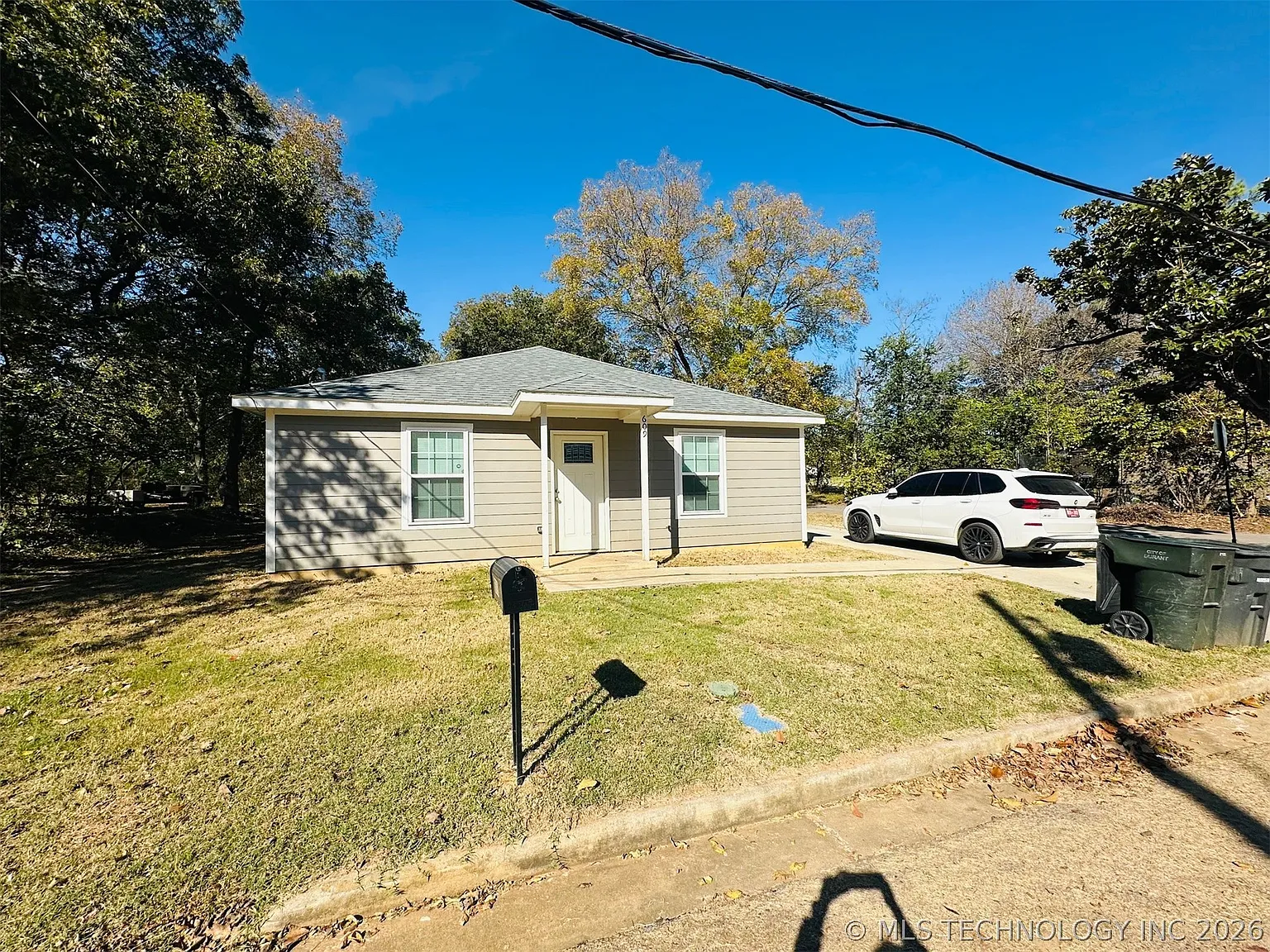 3 bed, 2.0 bath, 1440 sqft, $1,450 — Photo 2