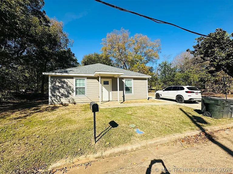 609 NE 4th Ave — Photo 2