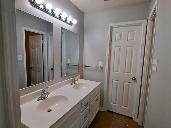 3rd image of 6279 Kirby Downs Dr