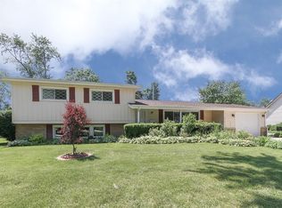 212 N Pioneer Dr, Addison, IL 60101