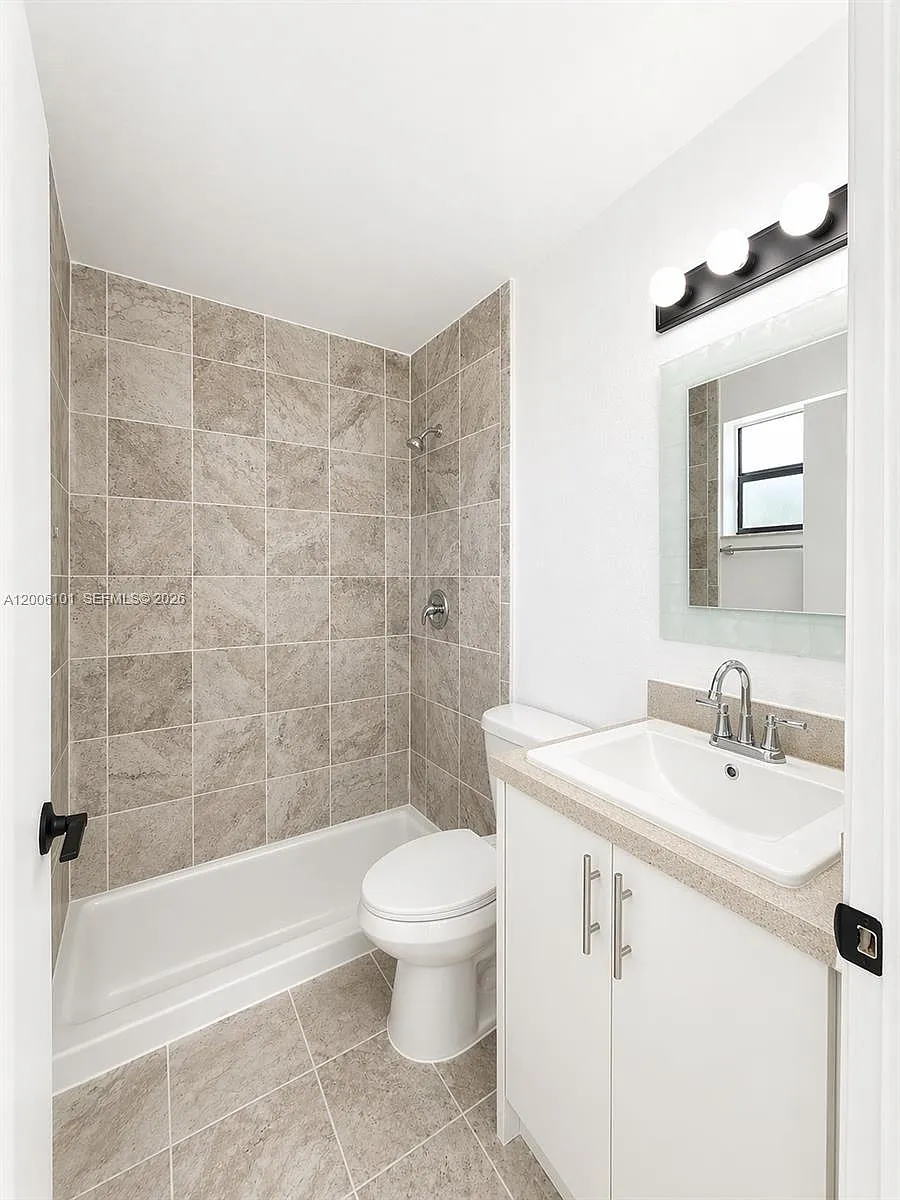 Building Photo - 3204 San Remo Cir #3204