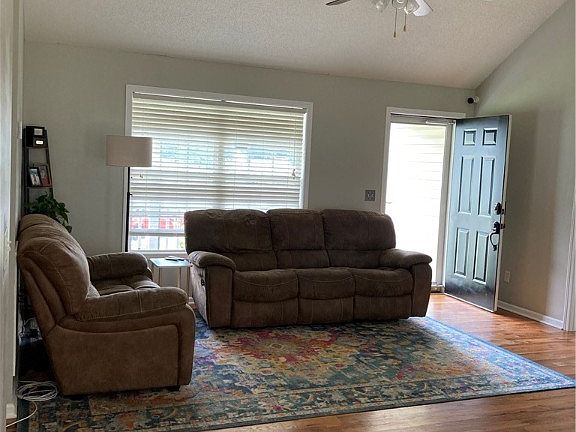 2nd image of 206 Drewmar Ln