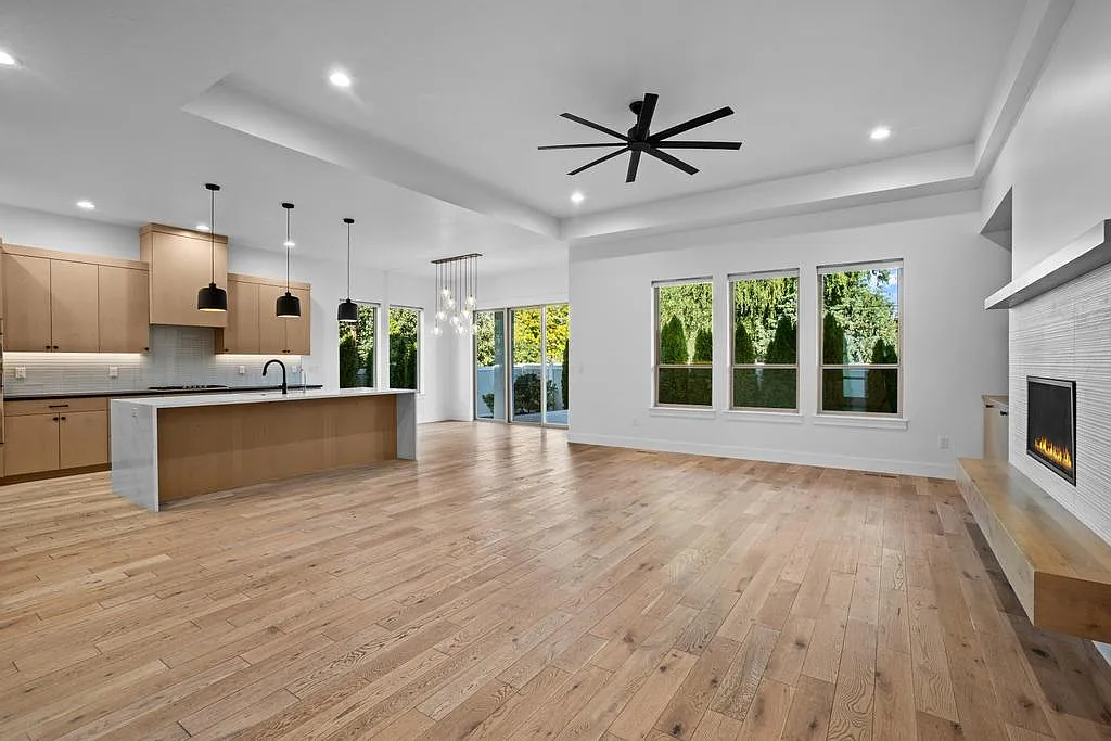 3 bed, 2.5 bath, 2408 sqft, $3,750 — Photo 3