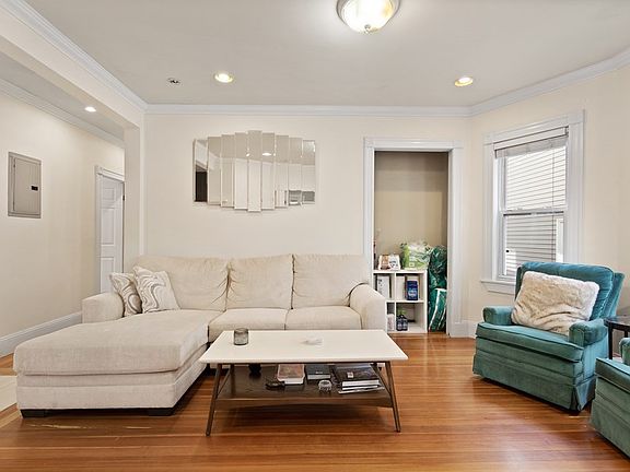 4th image of 12 Taft St #2
