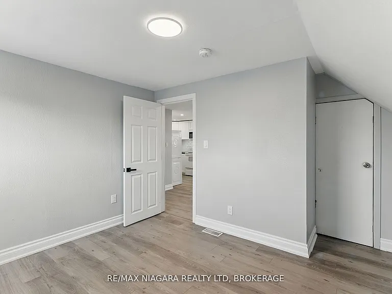290 Scholfield Ave S #1 — Photo 13