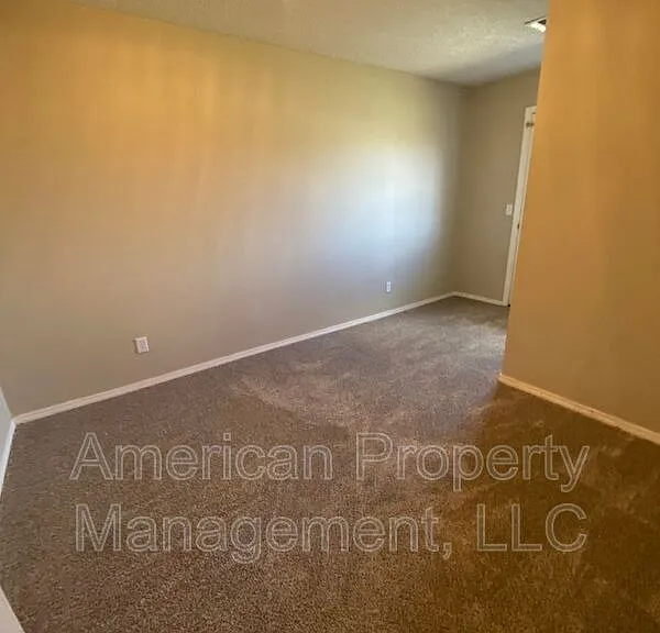 4714 NE Wisconsin St — Photo 32