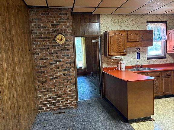 5th image of 114 N Main St