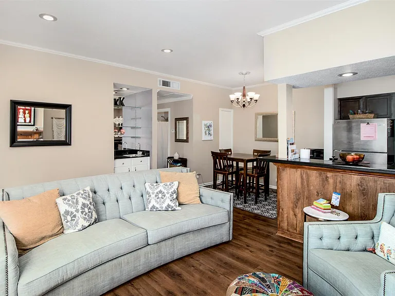 728 Bering Dr #K — Photo 2