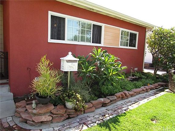 2nd image of 3134 Lomina Ave