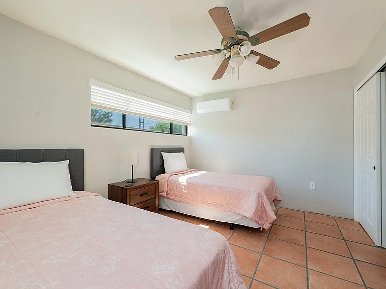 1002 E Simmons St — Photo 14