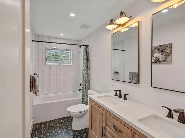 (undisclosed Address), Shirley, NY 11967