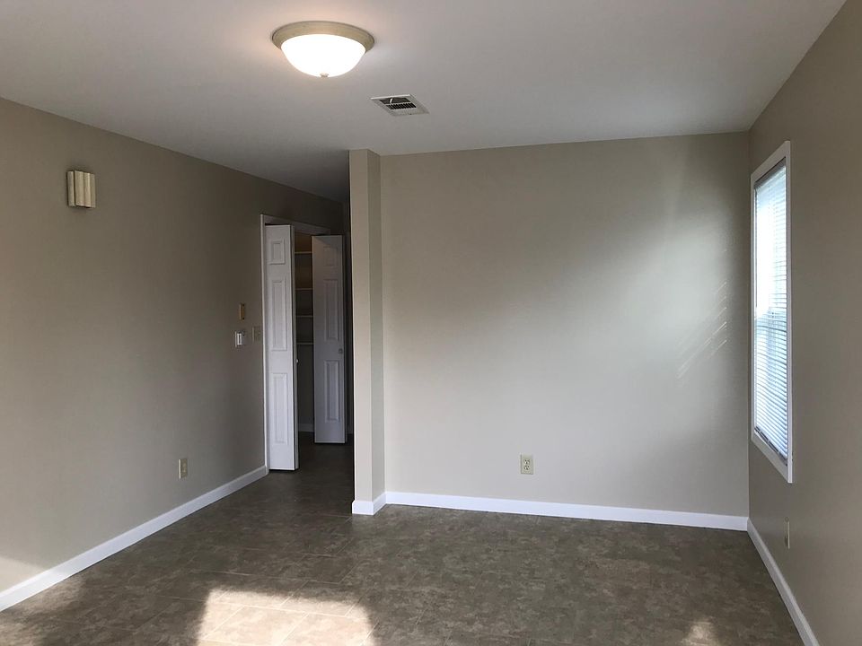 1st image of 601 W Oak St #4