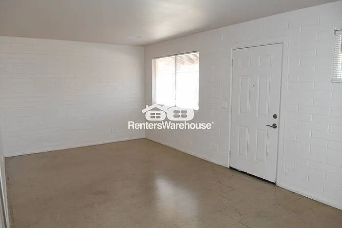 2532 E Adams St #7 — Photo 5