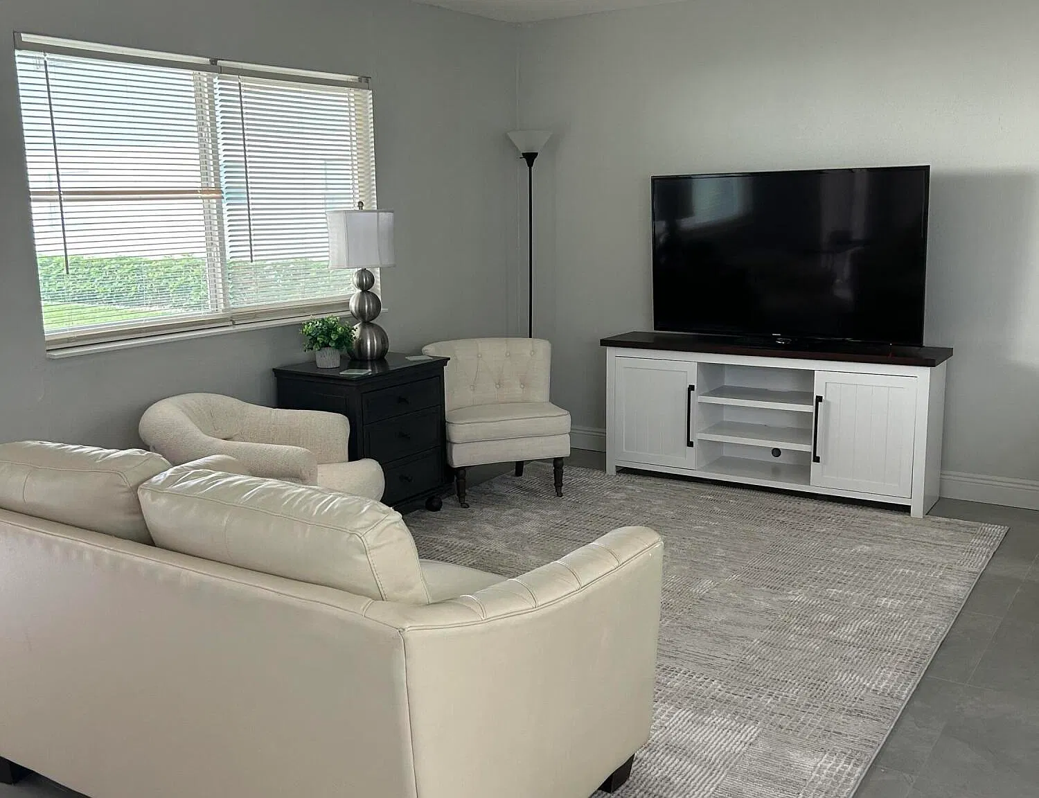 1 bed, 1.5 bath, 720 sqft, $1,800 — Photo 1
