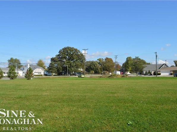 8637 Dixie Hwy, Ira, MI 48023