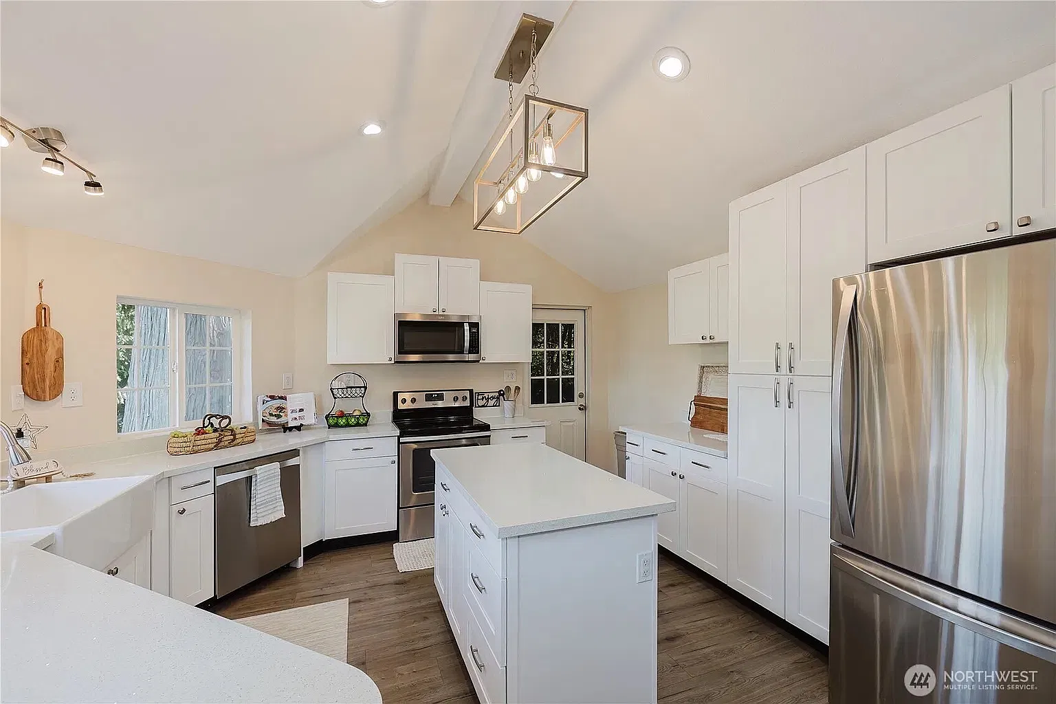 3 bed, 2000 sqft, $2,500 — Photo 3