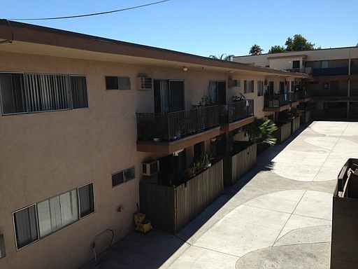 3rd image of 8140 Langdon Ave APT 26