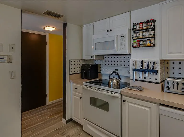 4900 Brittany Dr S #411 — Photo 21