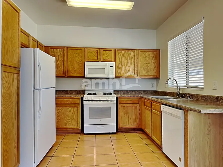 11170 W Almeria Rd — Photo 3