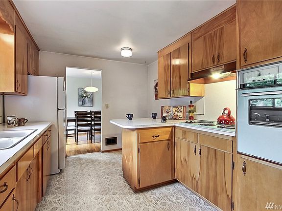 5th image of 10209 87th Ave SW