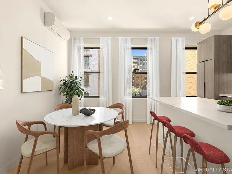 230 W 72nd St #PENTHOUSE — Photo 2