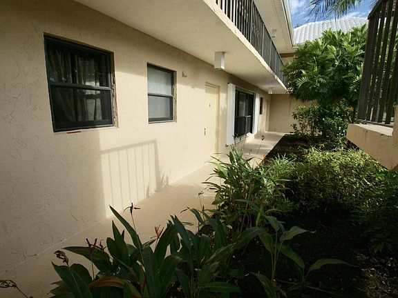 2nd image of 8 SE Turtle Creek Dr #B