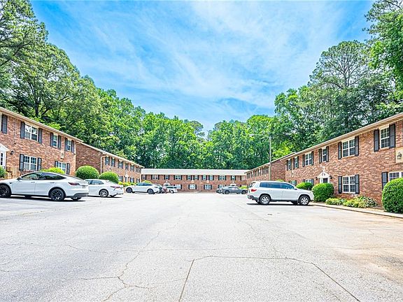 4th image of 3665 Chestnut Dr APT F2