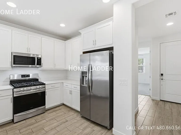4064 E Catclaw St — Photo 3