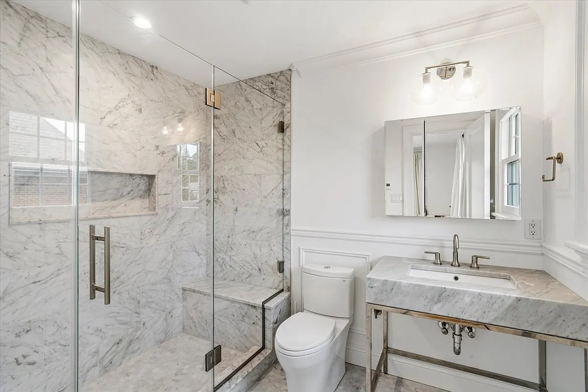 5 bed, 4.5 bath, 5250 sqft, $16,500 — Photo 4