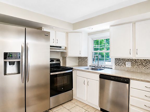 5th image of 54 E Boscobel St