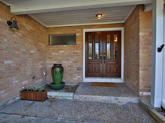 3rd image of 13023 Thatcher Dr