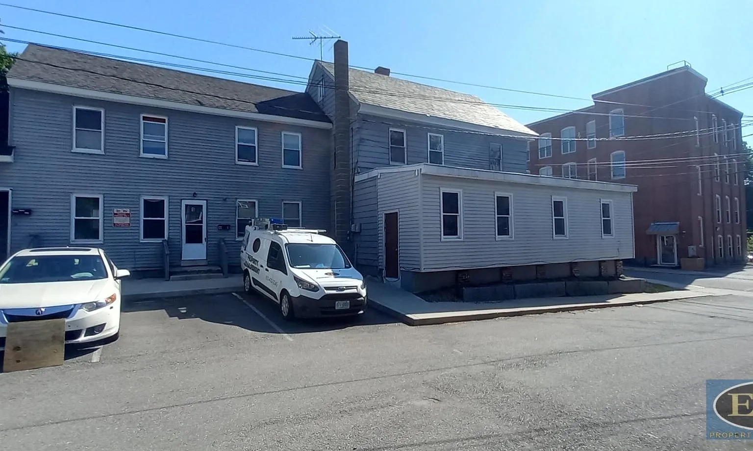 4 bed, $2,250 — Photo 1