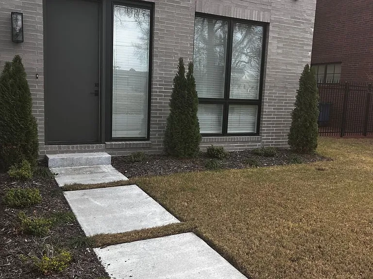 712 N Magnolia St #B — Photo 3