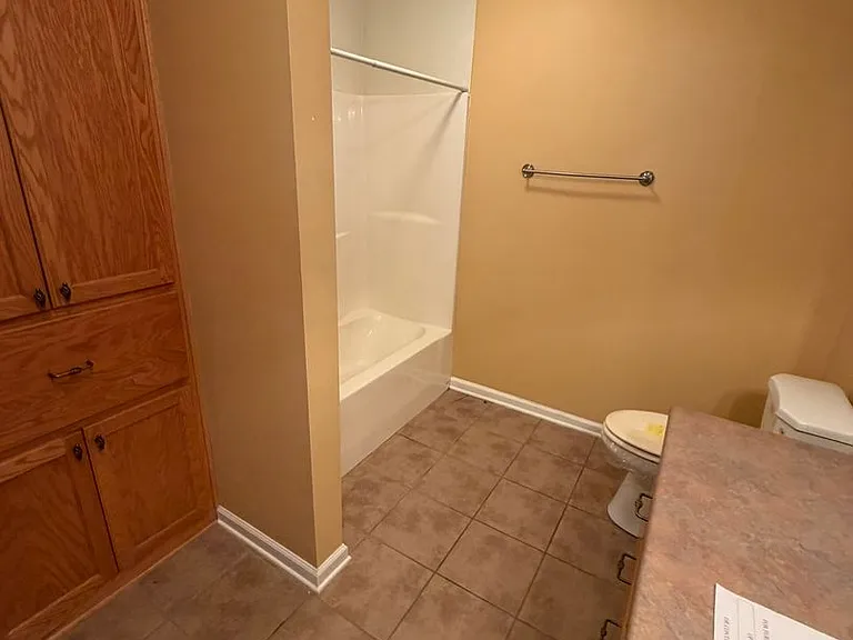 511 W Watts St — Photo 15