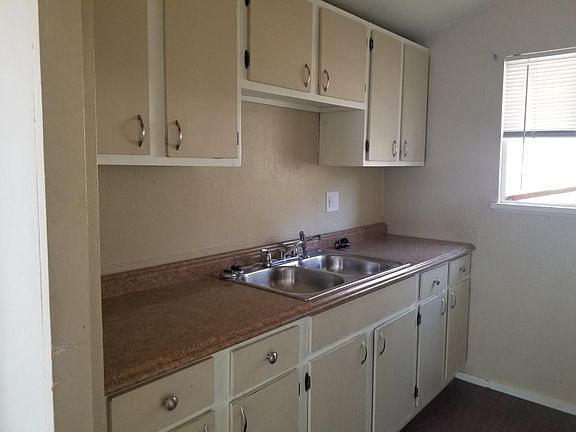 2nd image of 1419 10th St APT B