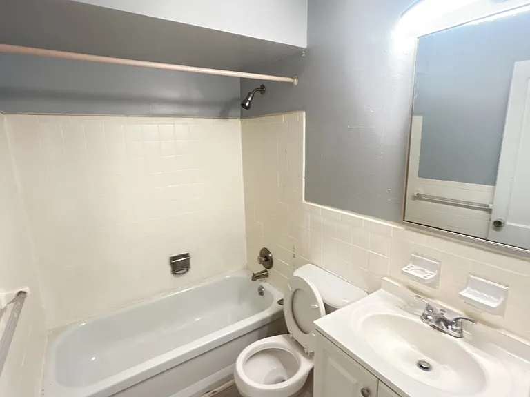 127-129 Pawpaw St #4 — Photo 7