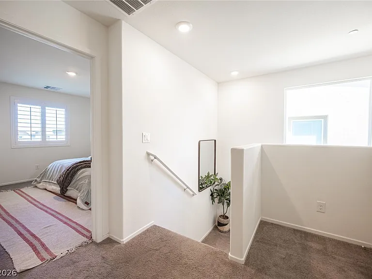 530 Gloster Ave — Photo 16