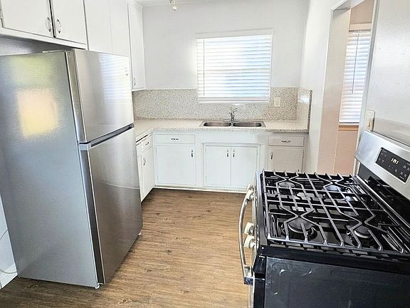 5th image of 755 W Foothill Blvd