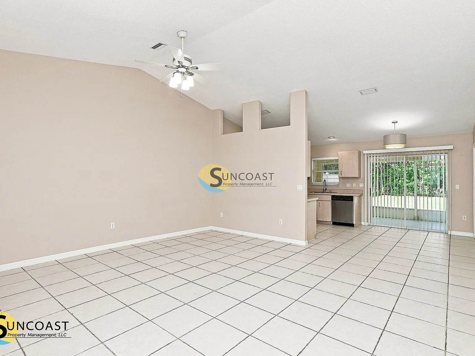 Spacious 3 Bedroom Duplex with Garage! — Photo 4