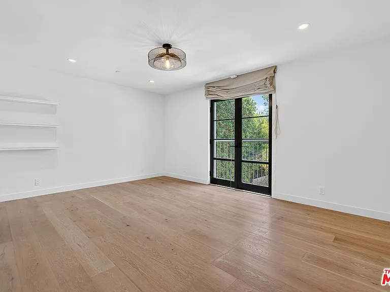 729 N Bedford Dr — Photo 36