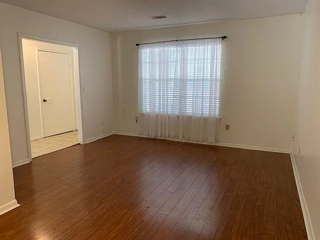 3 bed, 1850 sqft, $2,100 — Photo 3