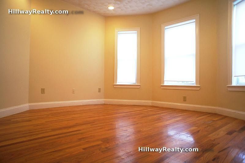 2nd image of 157 E Cottage St #2L