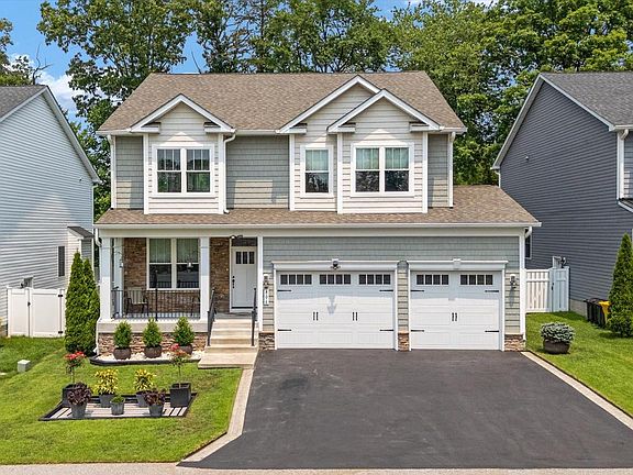 2nd image of 806 Lynwood Ln