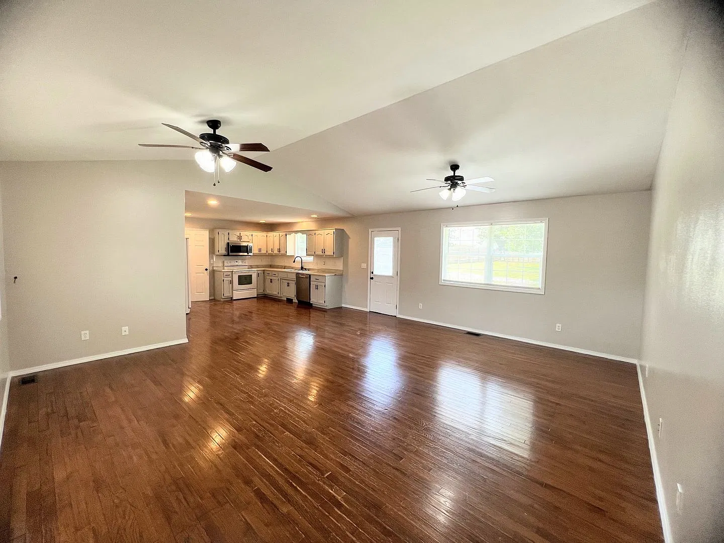 Fenced home close to FLW! — Photo 2
