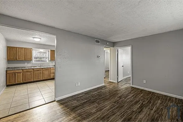 2 bed, 750 sqft, $1,400 — Photo 2