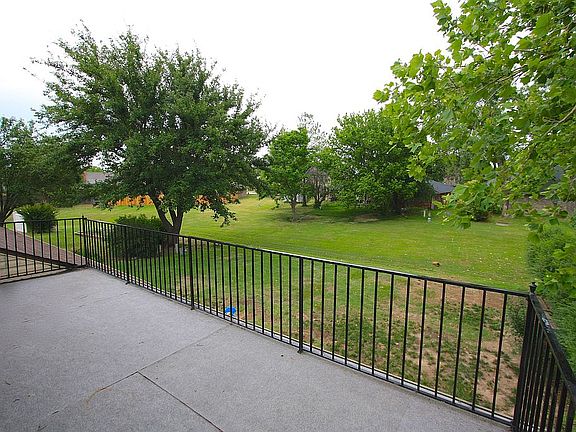 4th image of 11808 Somerville Dr